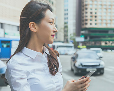 Profesiona woman in he street 