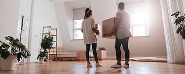 Couple moving in an appartment