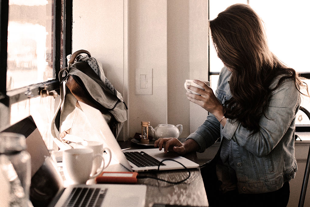 Photo of a person sitting at their desk learning about mutual fund portfolios